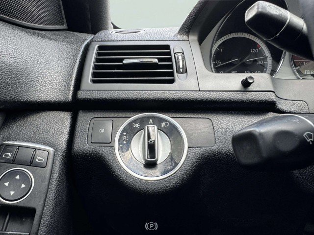 Used 2011 Mercedes-Benz C 300 Sport image 21