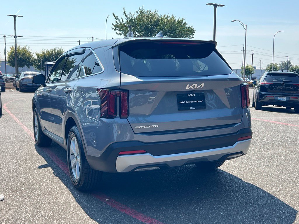 Certified 2025 Kia Sorento LX FWD image 9