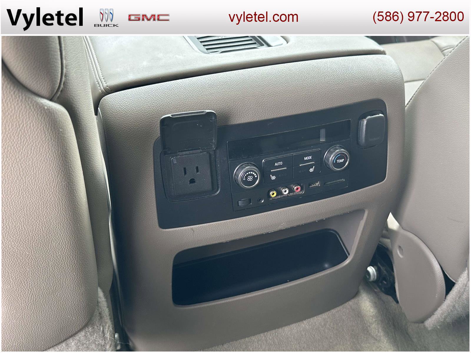 Used 2015 GMC Yukon XL SLT w/ Open Road Package image 14