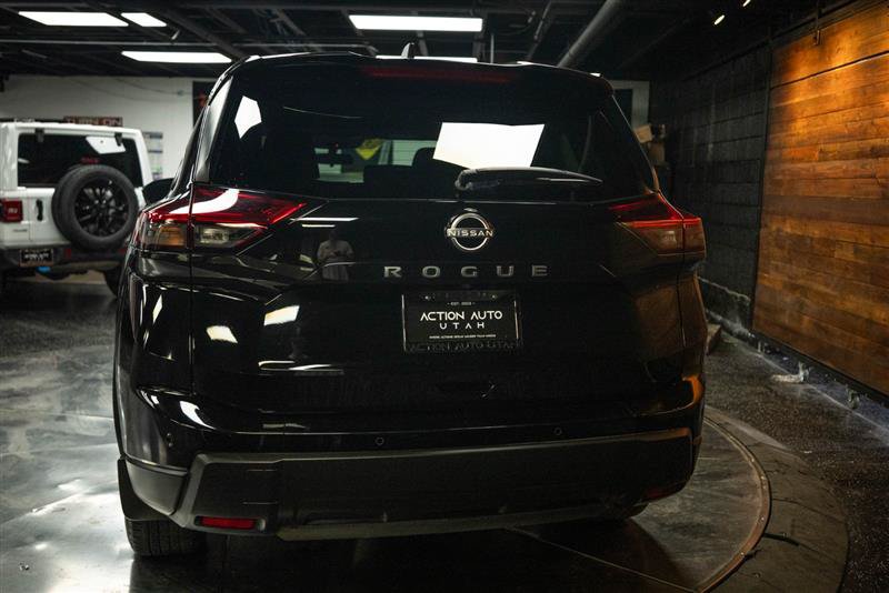 Used 2024 Nissan Rogue S FWD image 6