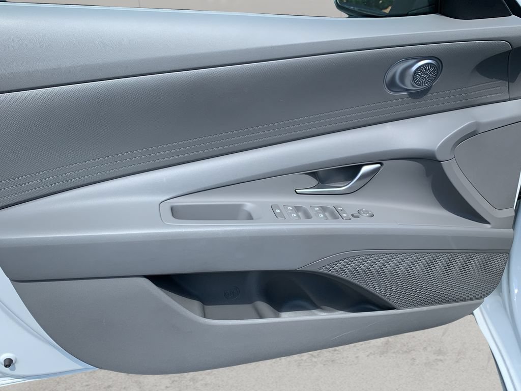 Certified 2026 Hyundai Elantra SE FWD image 11