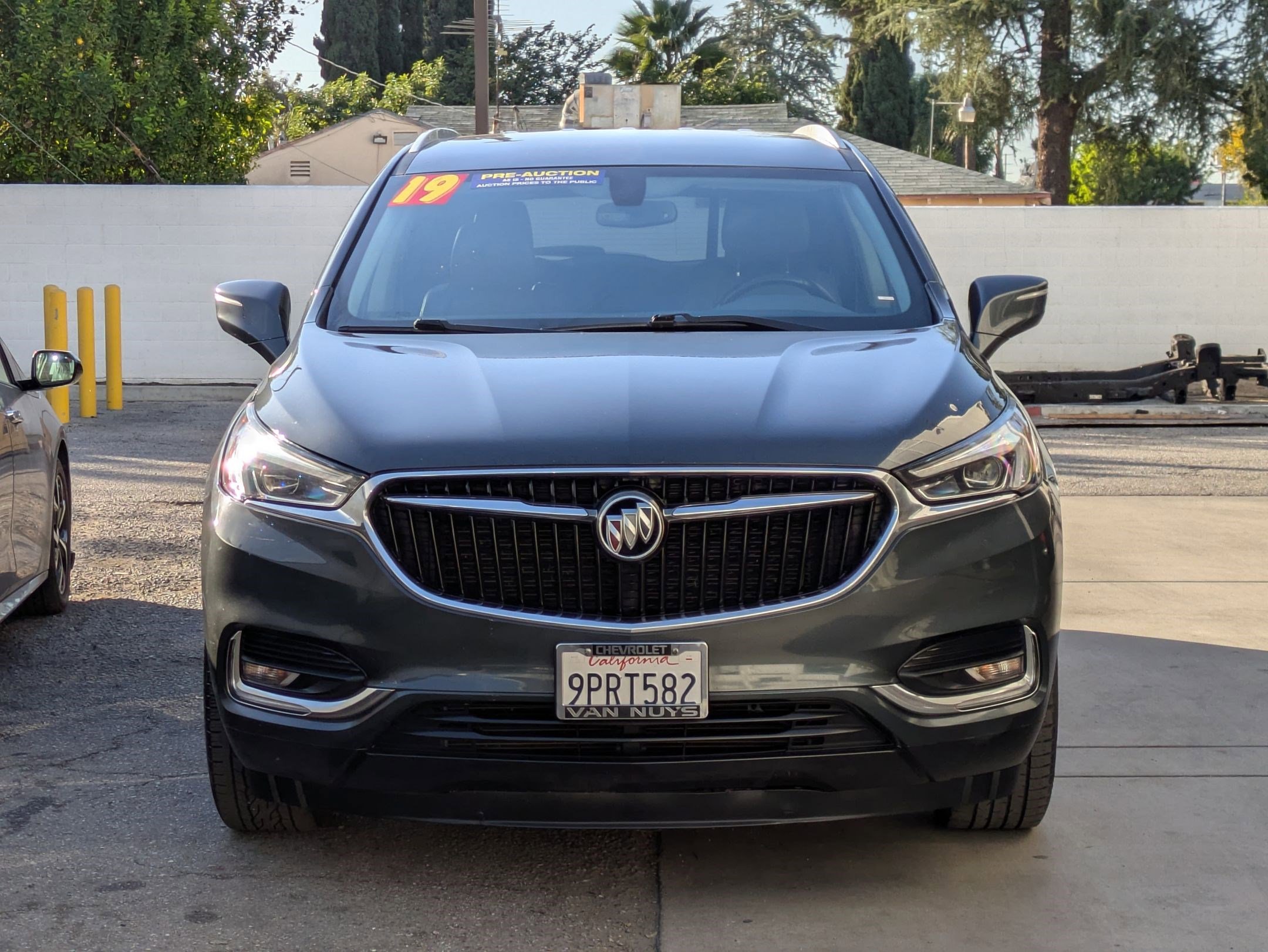 Used 2019 Buick Enclave Essence image 2