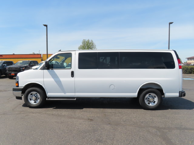 Used 2025 Chevrolet Express 3500 LT w/ LT Preferred Equipment Group RWD image 4
