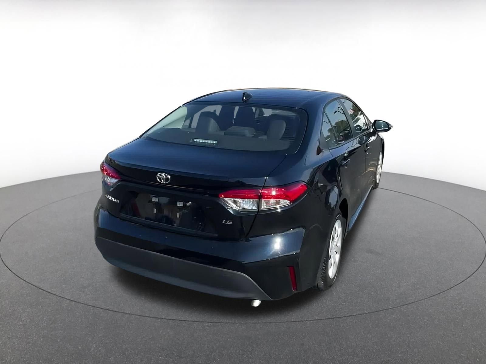 Used 2025 Toyota Corolla LE image 4