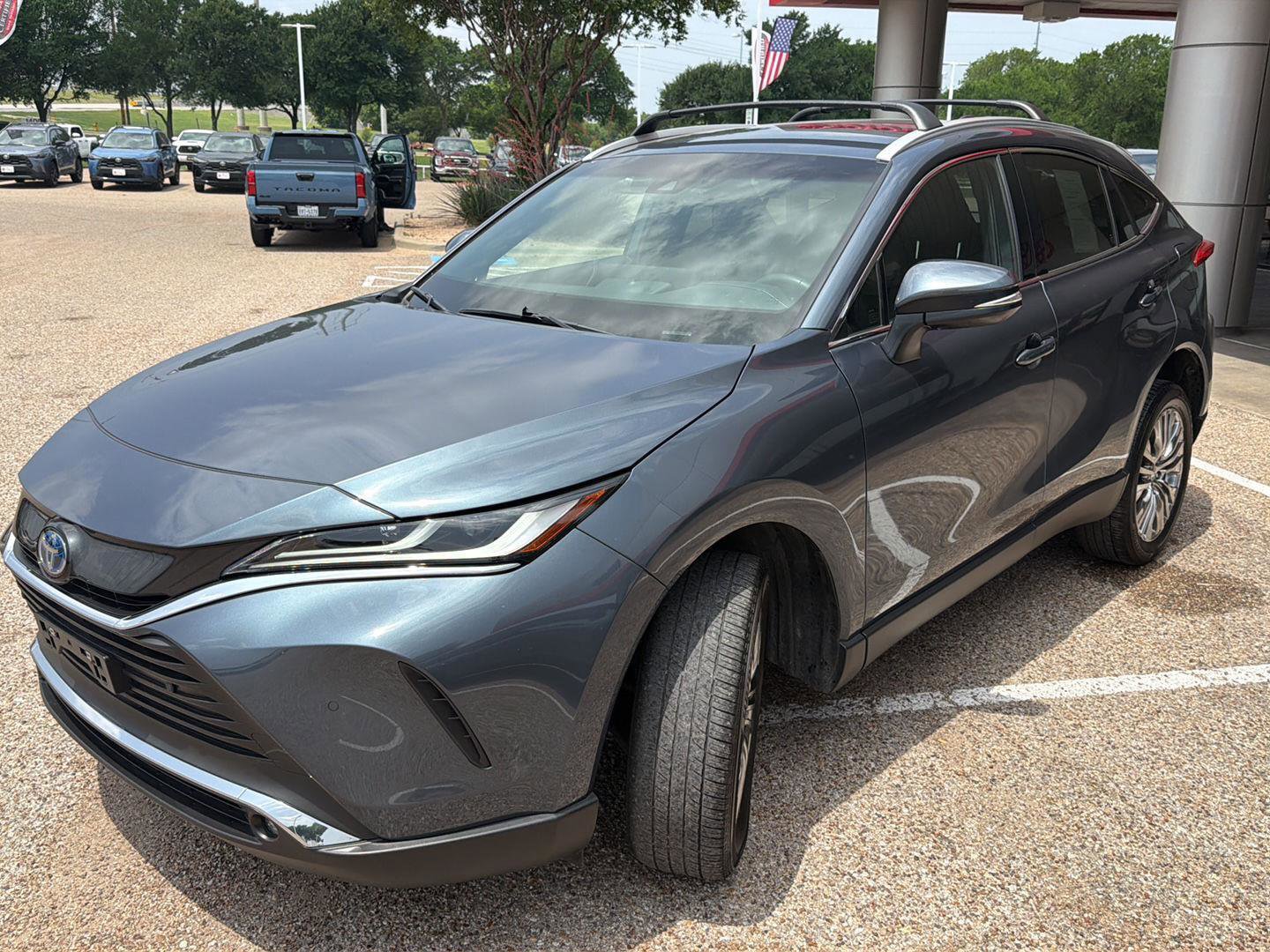 Used 2024 Toyota Venza XLE AWD/4WD image 7