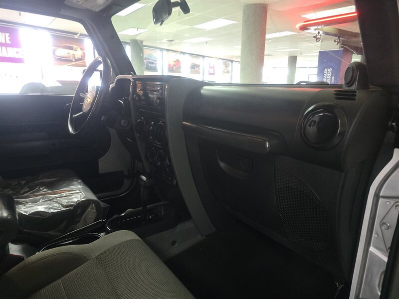 Used 2007 Jeep Wrangler Unlimited Sahara AWD/4WD image 13