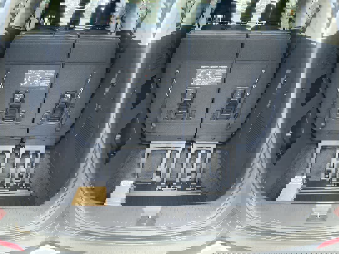 New 2026 Kia Carnival EX FWD image 24