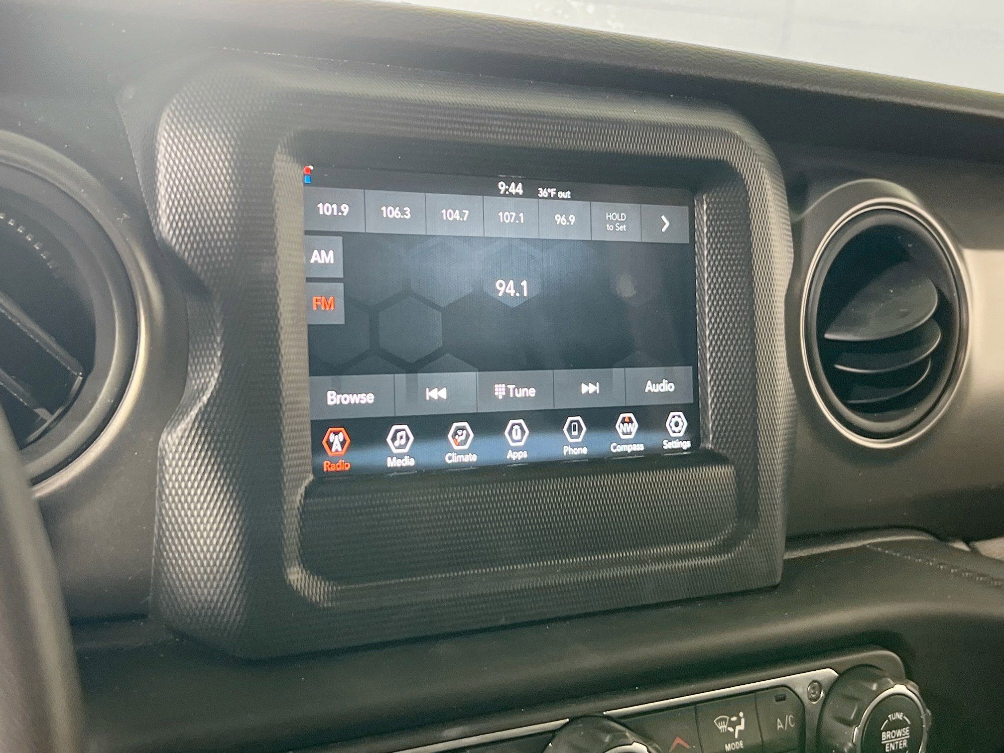 Used 2023 Jeep Gladiator Sport AWD/4WD image 15