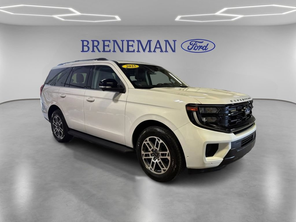 Certified 2025 Ford Expedition Active AWD/4WD image 3