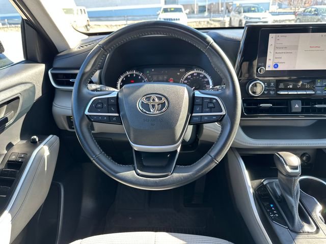 Used 2023 Toyota Highlander LE AWD/4WD image 16