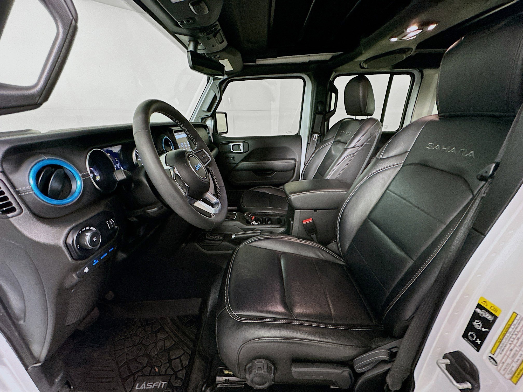 Used 2023 Jeep Wrangler Sahara w/ Cold Weather Group image 13