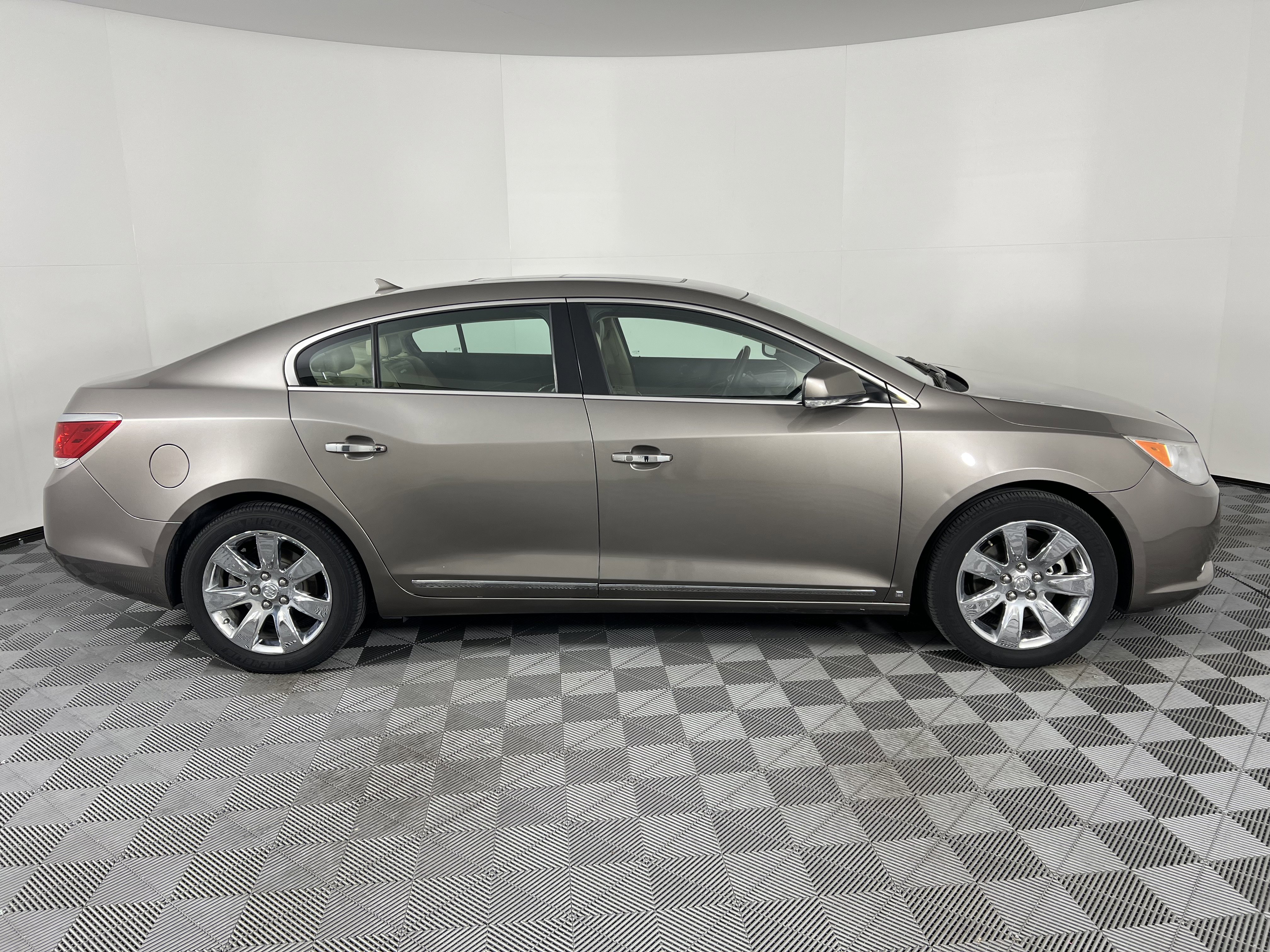 Used 2010 Buick LaCrosse CXS image 14