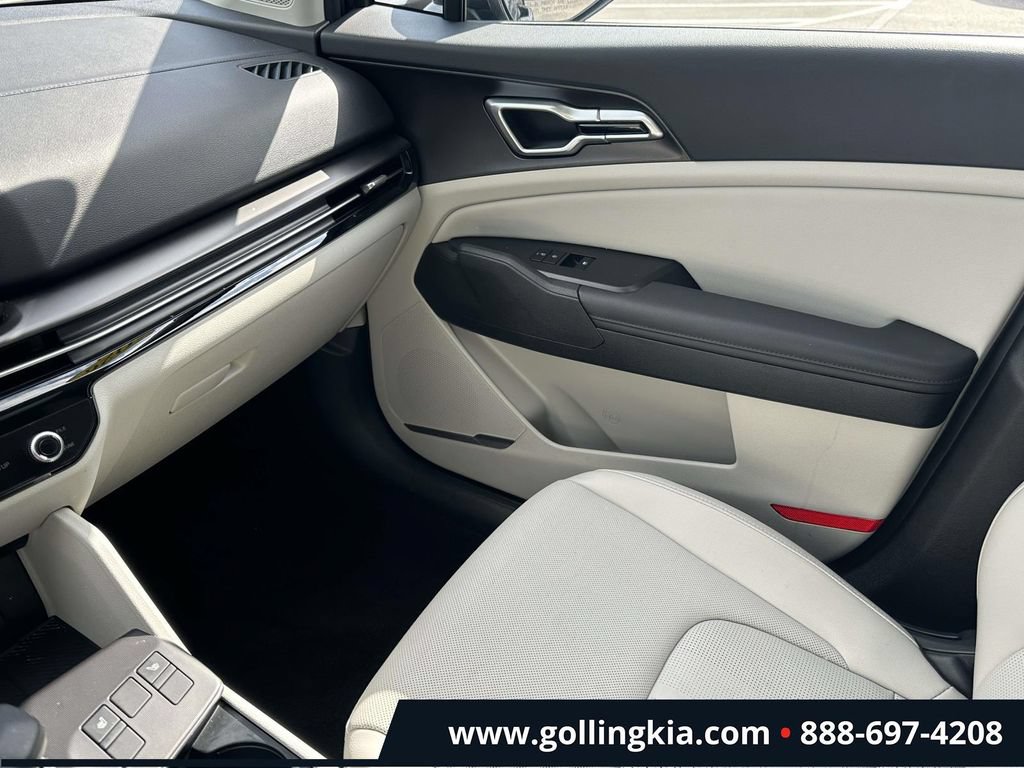 Certified 2026 Kia Sportage EX w/ EX Panorama Roof Package FWD image 31
