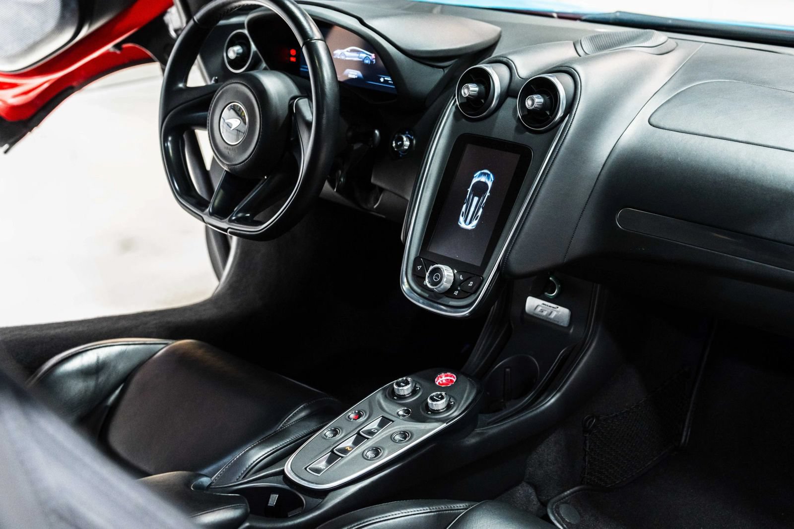 Used 2023 McLaren GT RWD image 18