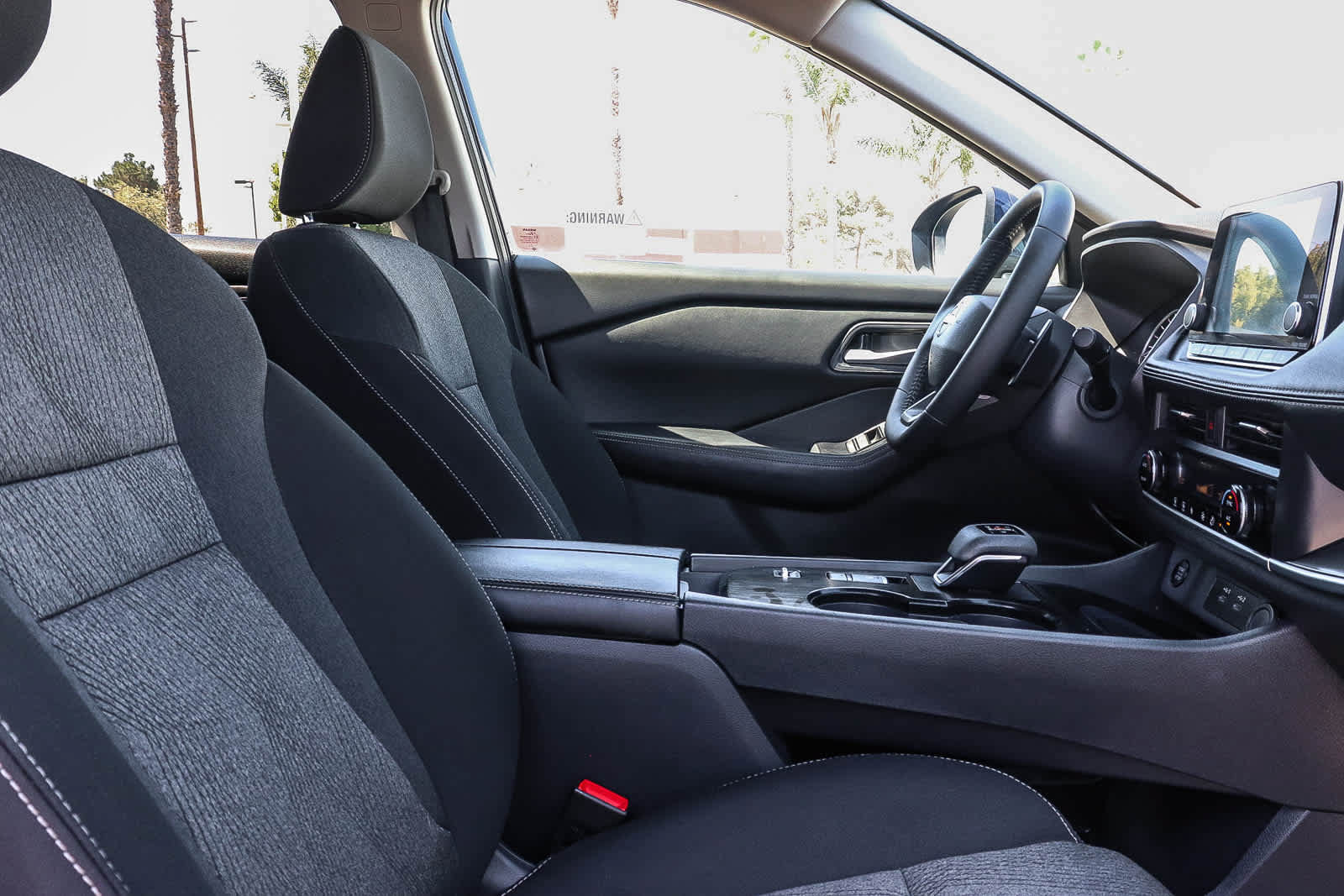 Used 2025 Nissan Rogue SV FWD image 26