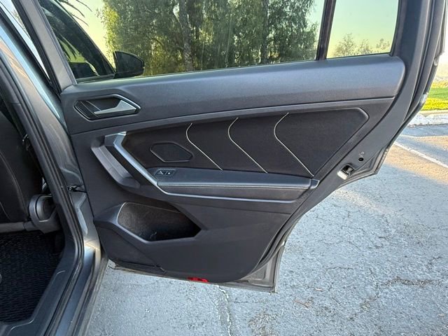 Used 2022 Volkswagen Tiguan SE R-Line image 13