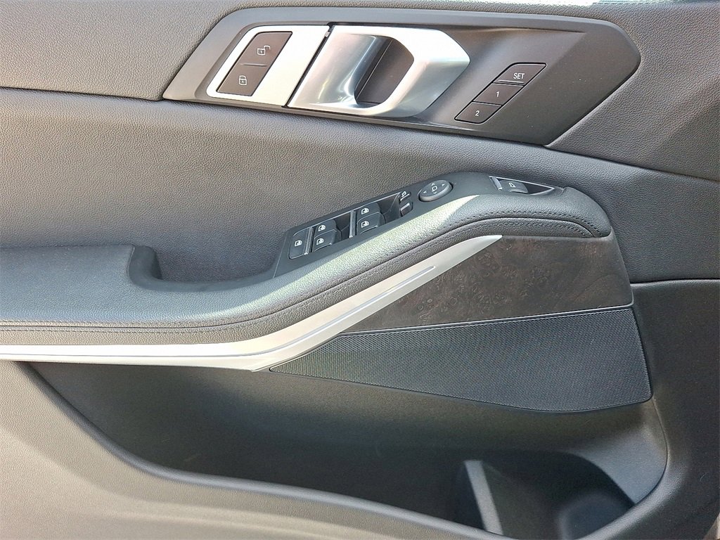 Used 2022 BMW X5 xDrive40i w/ Premium Package image 14