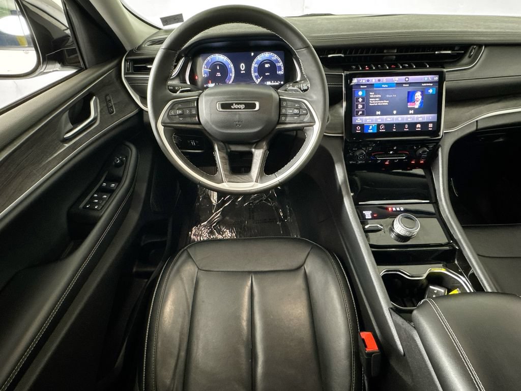 Used 2023 Jeep Grand Cherokee Limited AWD/4WD image 22