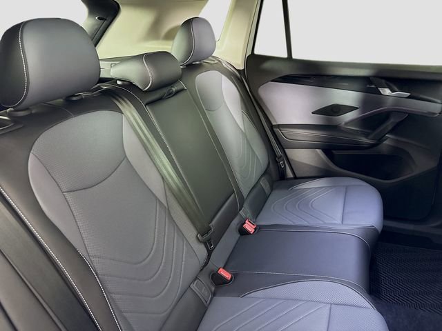 New 2025 Volkswagen Tiguan SE image 29