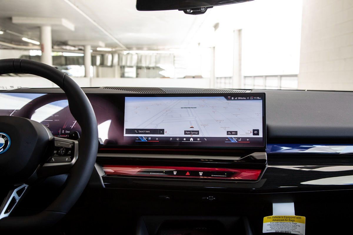 Used 2026 BMW 550e xDrive w/ Premium Package AWD/4WD image 12
