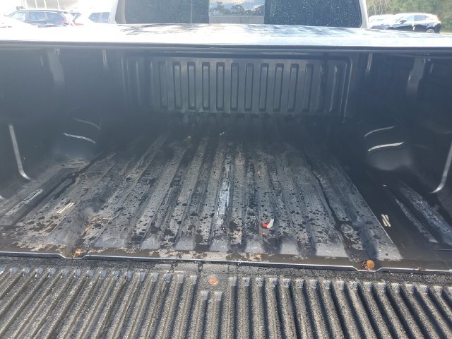 Used 2022 Nissan Titan S RWD image 7