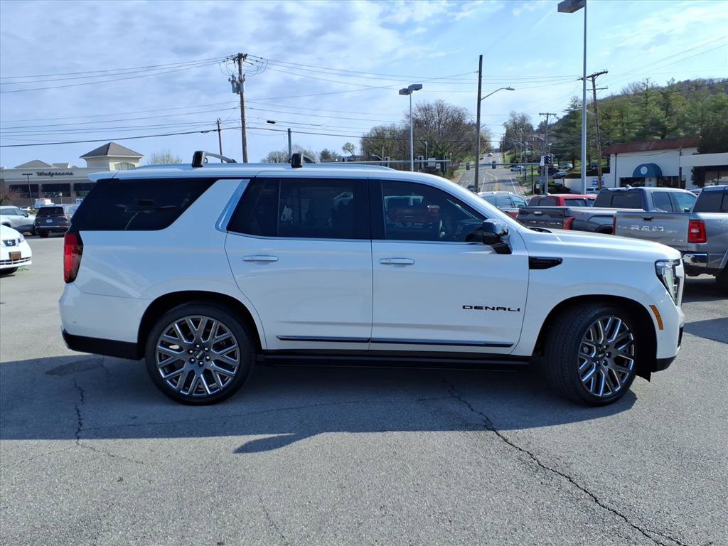 Used 2025 GMC Yukon Denali Ultimate w/ LPO, Floor Liner Package image 3