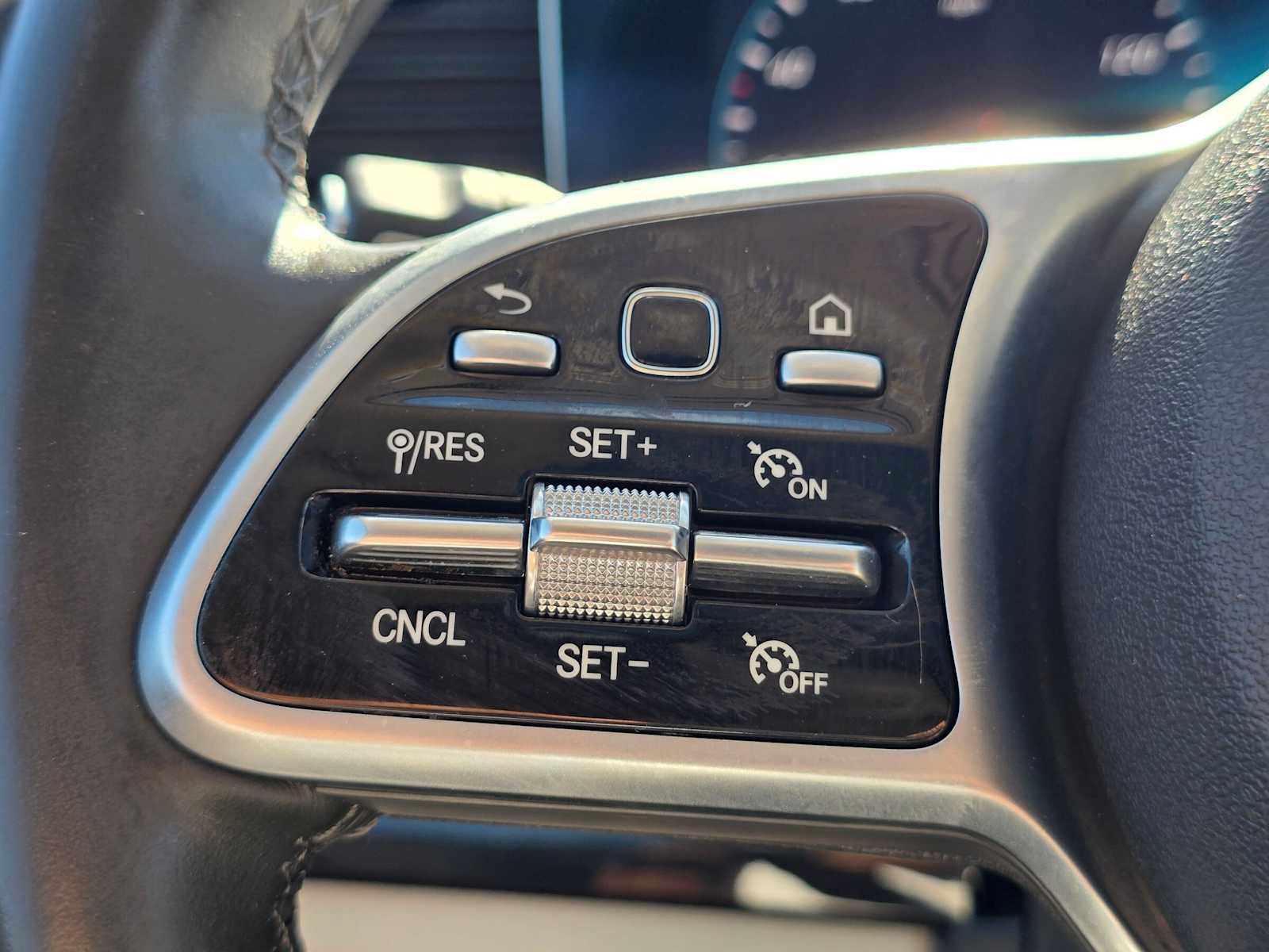 Used 2020 Mercedes-Benz GLE 350 4MATIC image 32