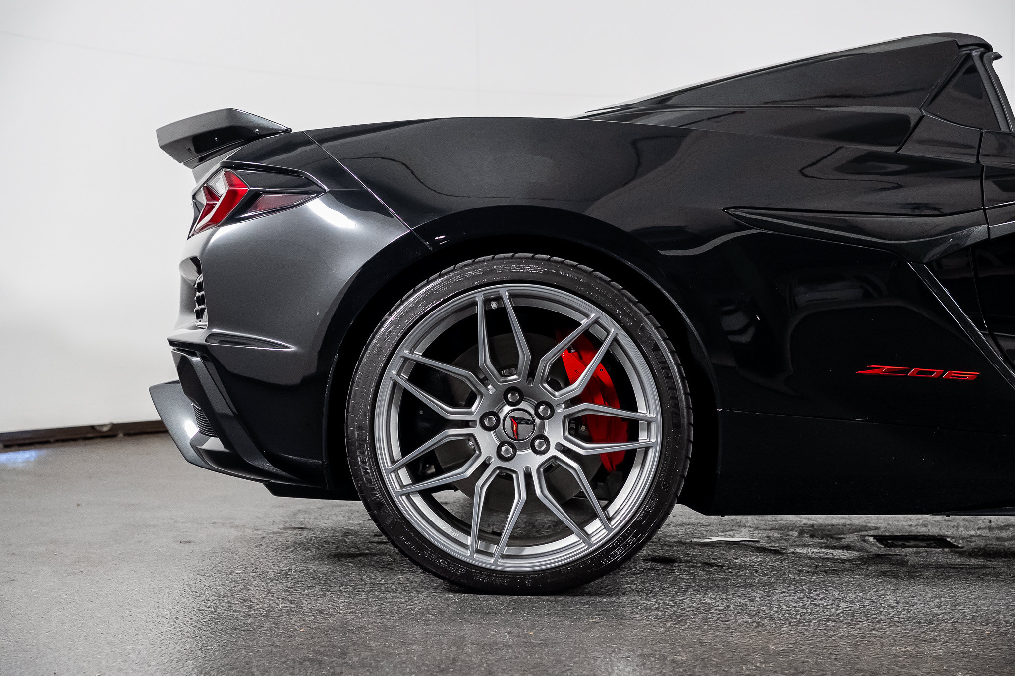 Used 2025 Chevrolet Corvette Z06 RWD image 32