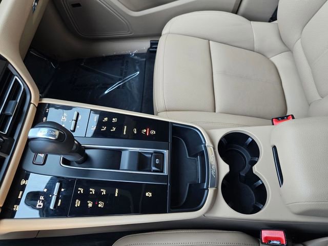 Used 2025 Porsche Macan image 23