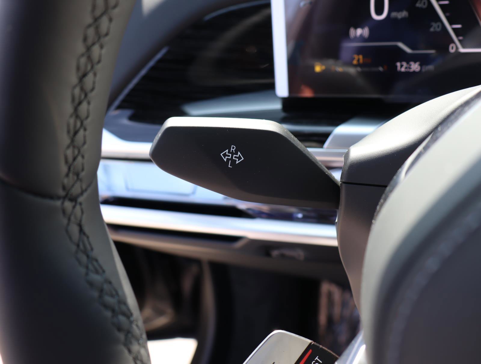 New 2026 BMW 740i w/ Premium Package image 29