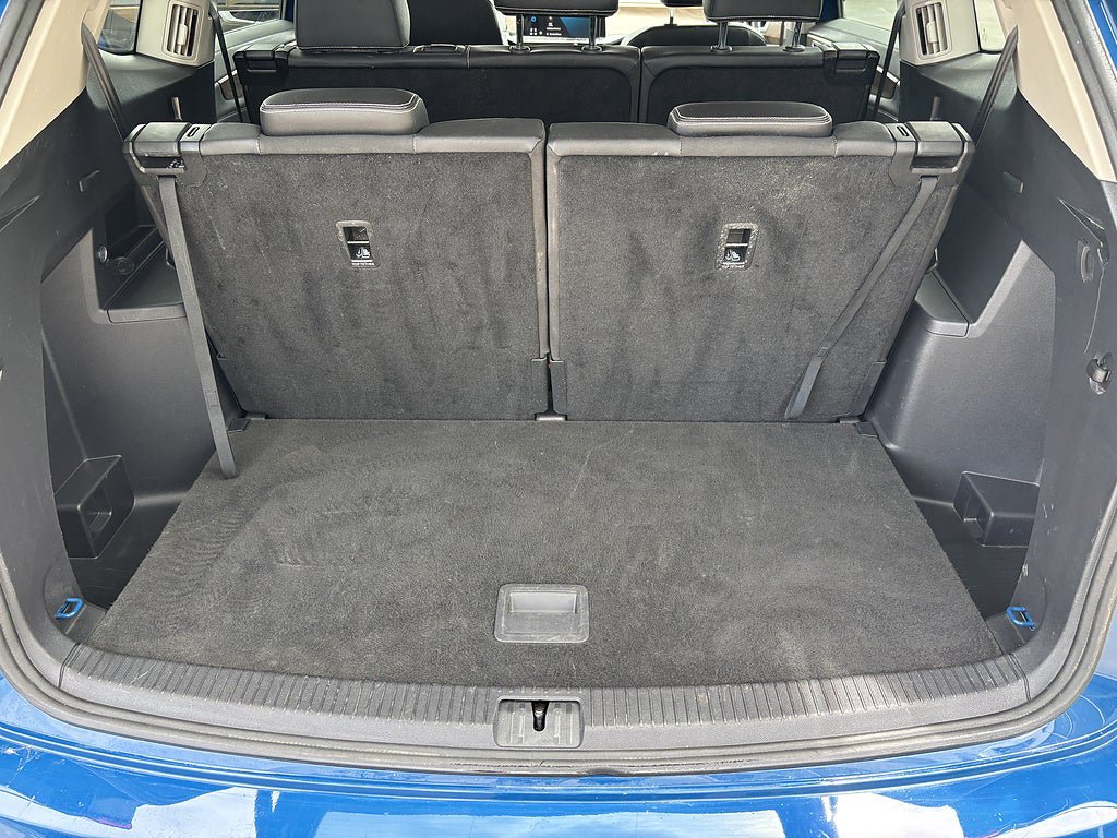 Used 2025 Volkswagen Atlas SE AWD/4WD image 16