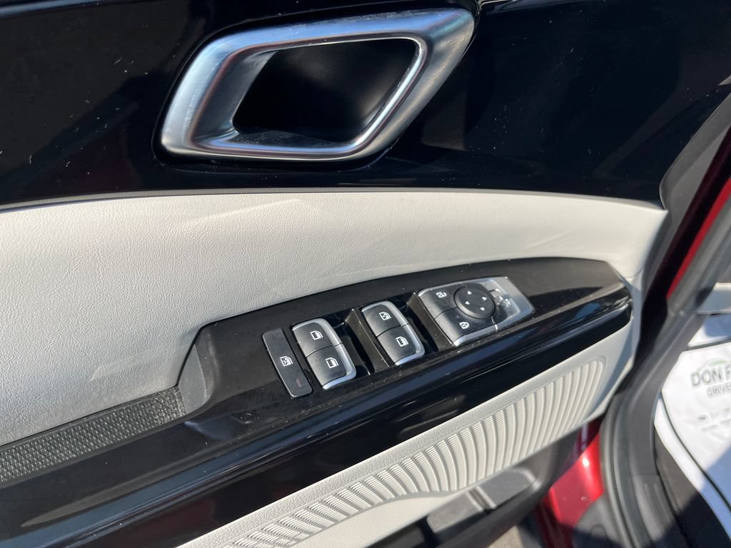 Used 2023 Kia Carnival EX FWD image 10
