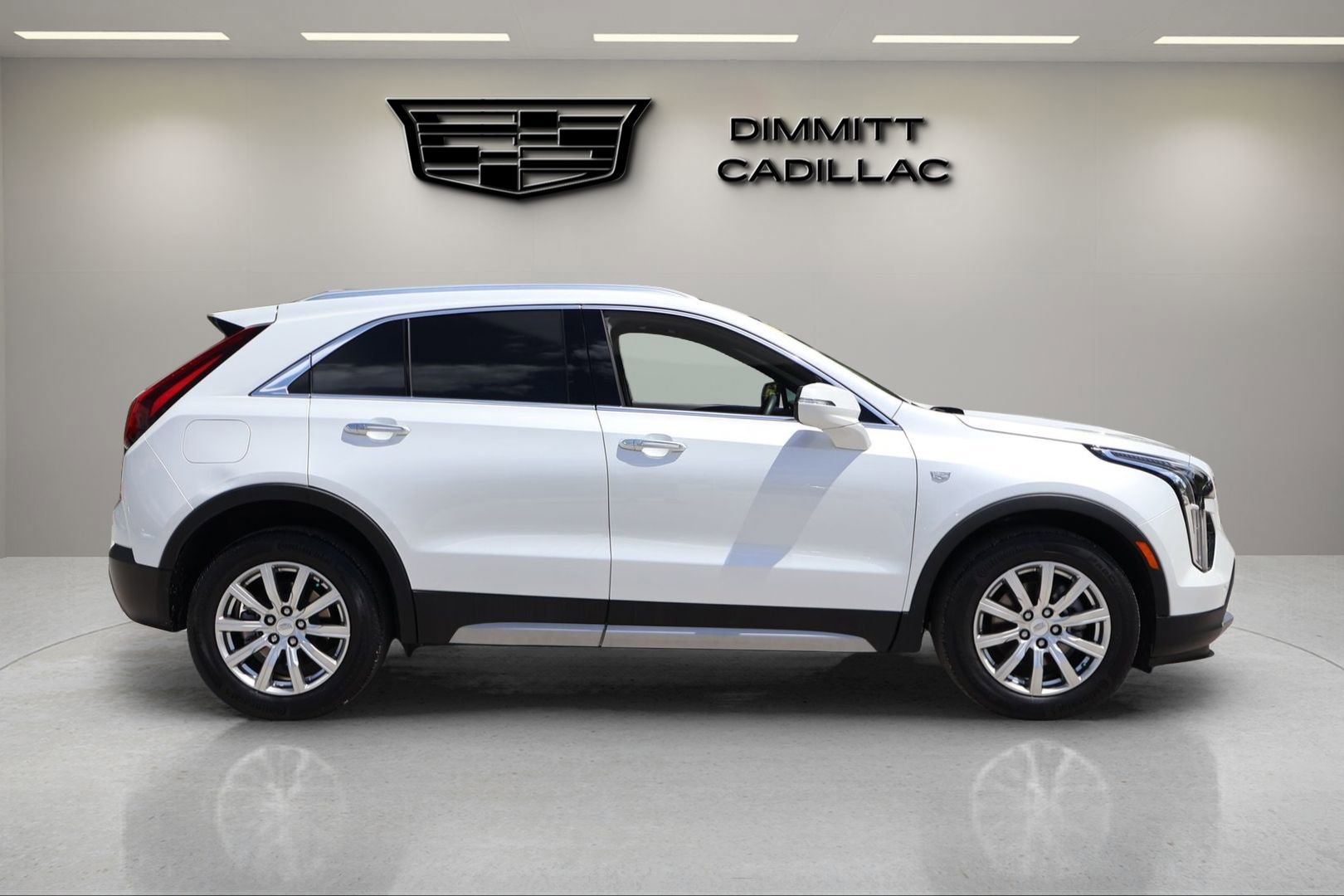 Used 2023 Cadillac XT4 Premium Luxury image 6