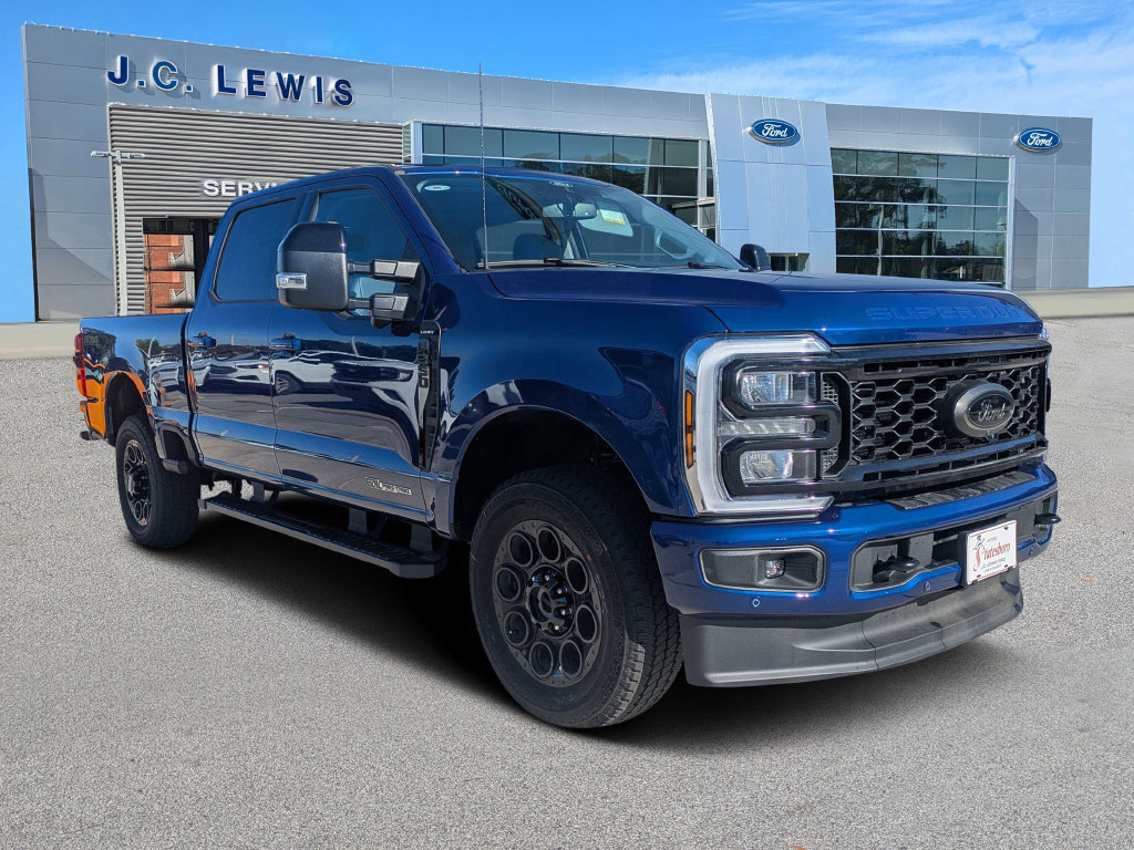 New 2026 Ford F250 Lariat w/ Black Appearance Package