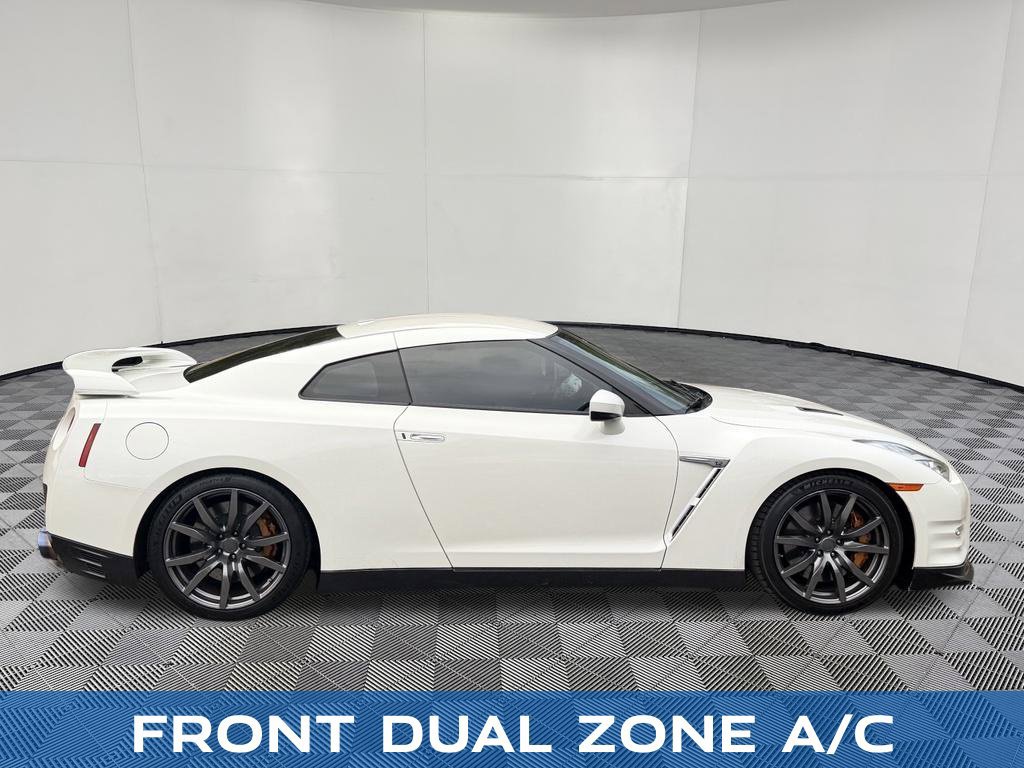 Used 2015 Nissan GT-R Premium AWD/4WD image 7