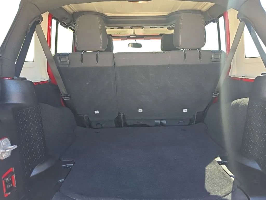 Used 2018 Jeep Wrangler Unlimited Sahara AWD/4WD image 16