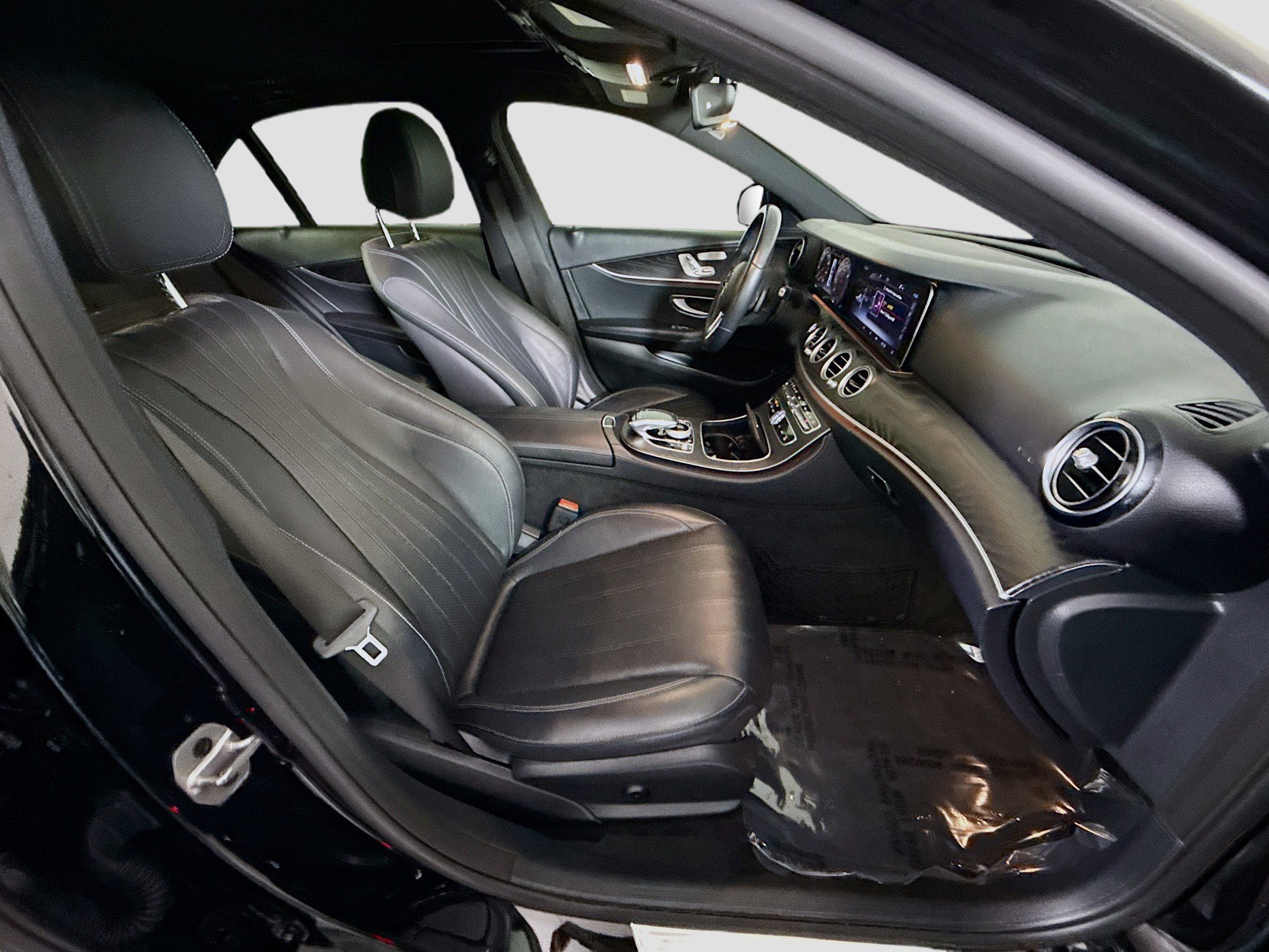 Used 2020 Mercedes-Benz E 350 Sedan w/ Premium Package image 29