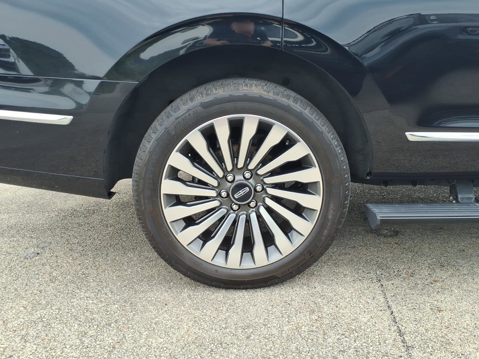 Used 2020 Lincoln Navigator Reserve w/ Luxury Package AWD/4WD image 6