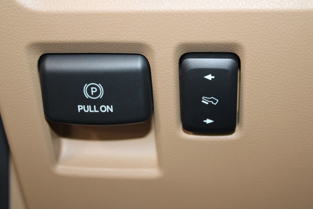 Used 2022 Ford F150 Lariat w/ Equipment Group 501A Mid image 46