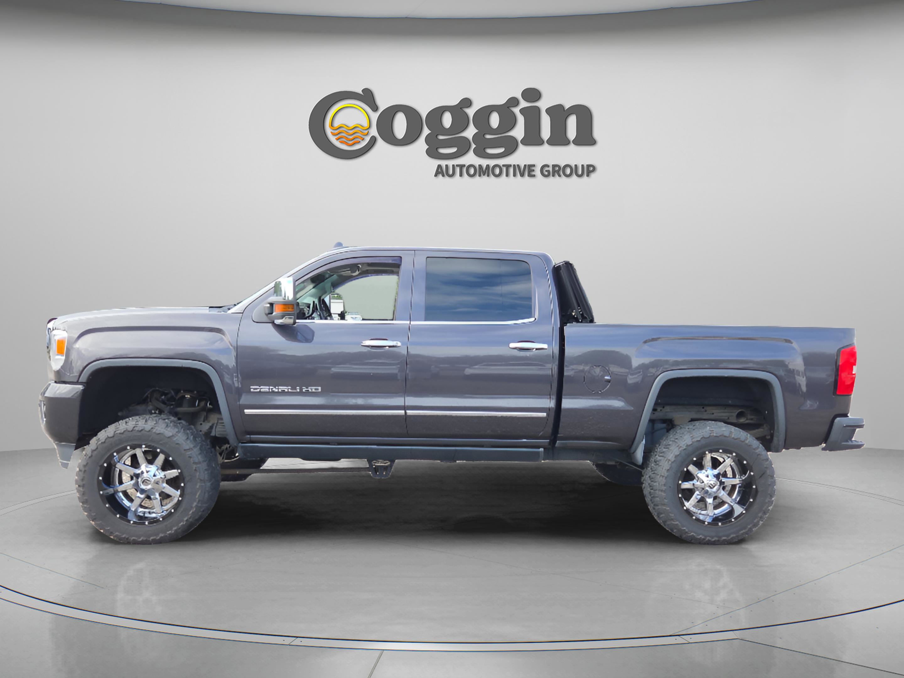 Used 2016 GMC Sierra 2500 Denali w/ Duramax Plus Package AWD/4WD image 2