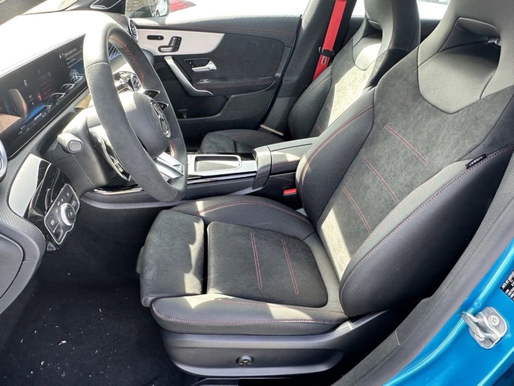 New 2025 Mercedes-Benz CLA 35 AMG 4MATIC image 18