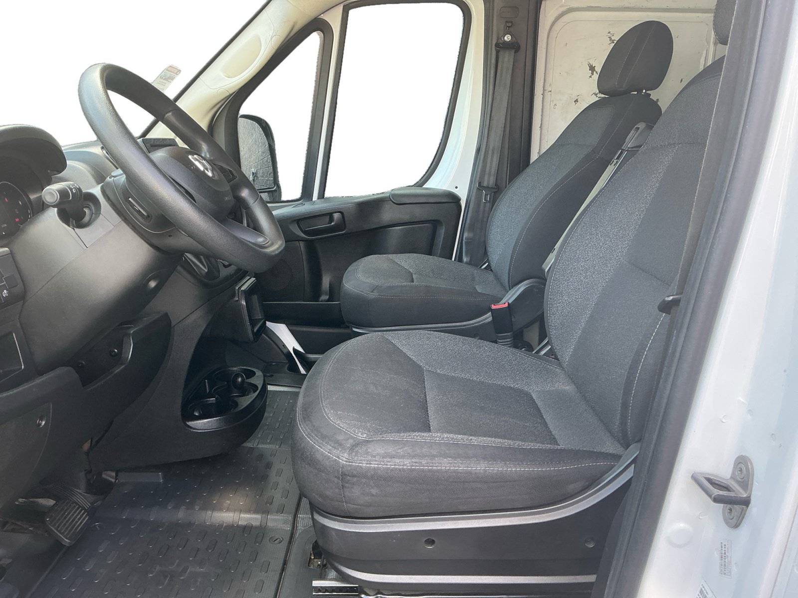 Used 2023 RAM ProMaster 2500 FWD image 9