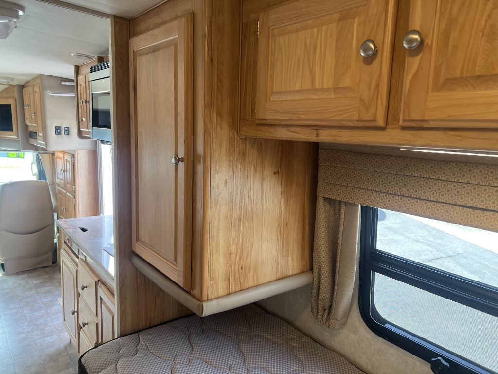 Used 2017 Ford E-450 and Econoline 450 Super Duty w/ Motorhome Prep Package image 93