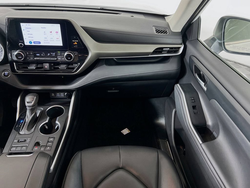 Used 2023 Toyota Highlander XLE AWD/4WD image 23