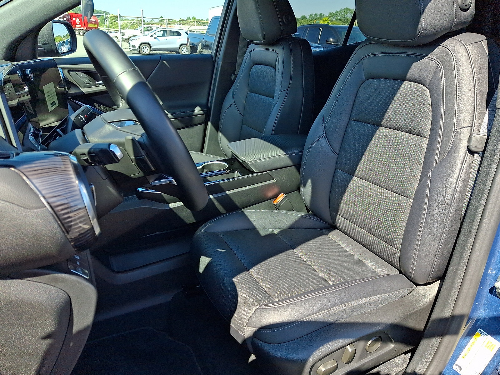 Certified 2025 Chevrolet Equinox LT w/ Convenience Package II AWD/4WD image 13
