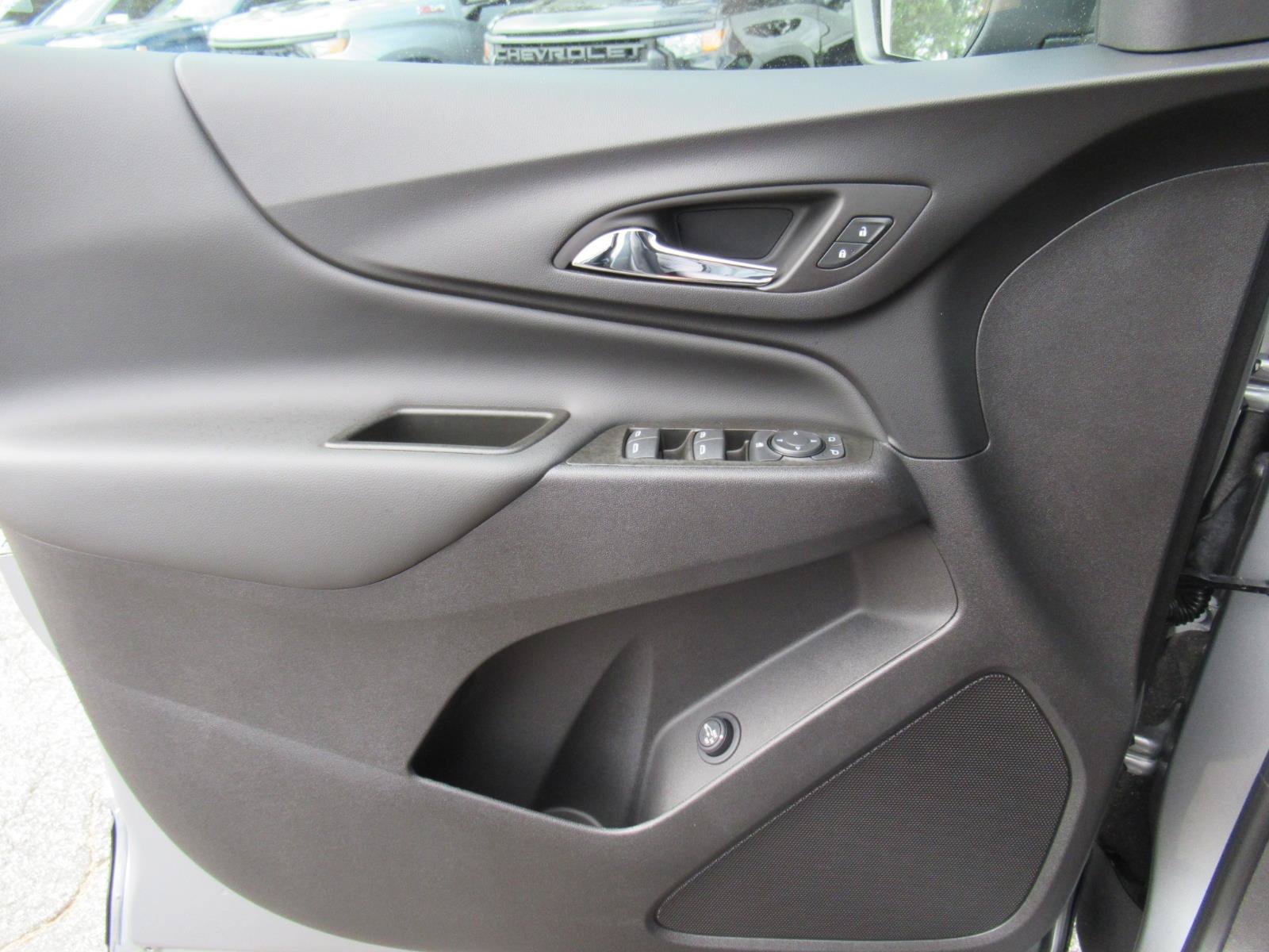 Used 2024 Chevrolet Equinox LT FWD image 20