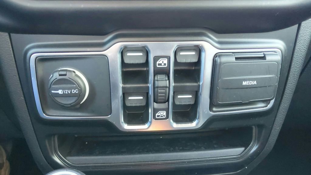 Used 2022 Jeep Wrangler Unlimited Sahara w/ Cold Weather Group image 26