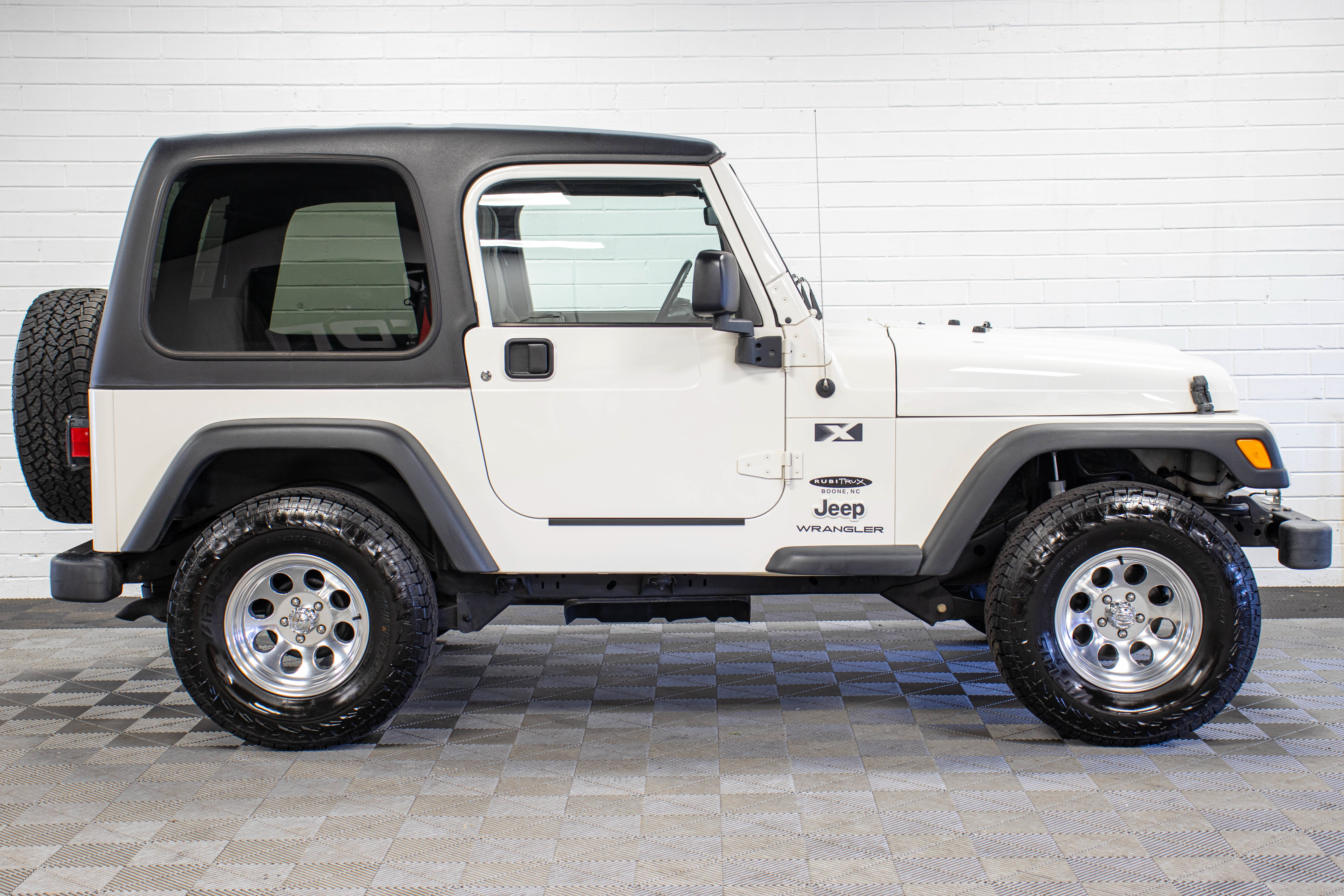 Used 2004 Jeep Wrangler X w/ Convenience Group AWD/4WD image 2