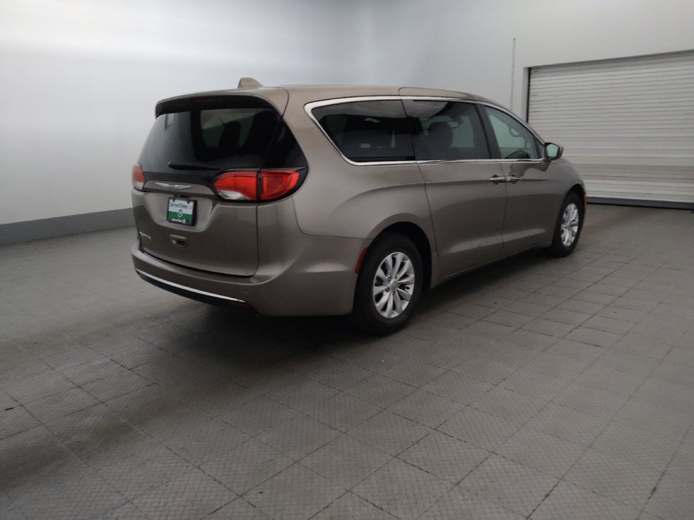 Used 2018 Chrysler Pacifica Touring Plus FWD image 9