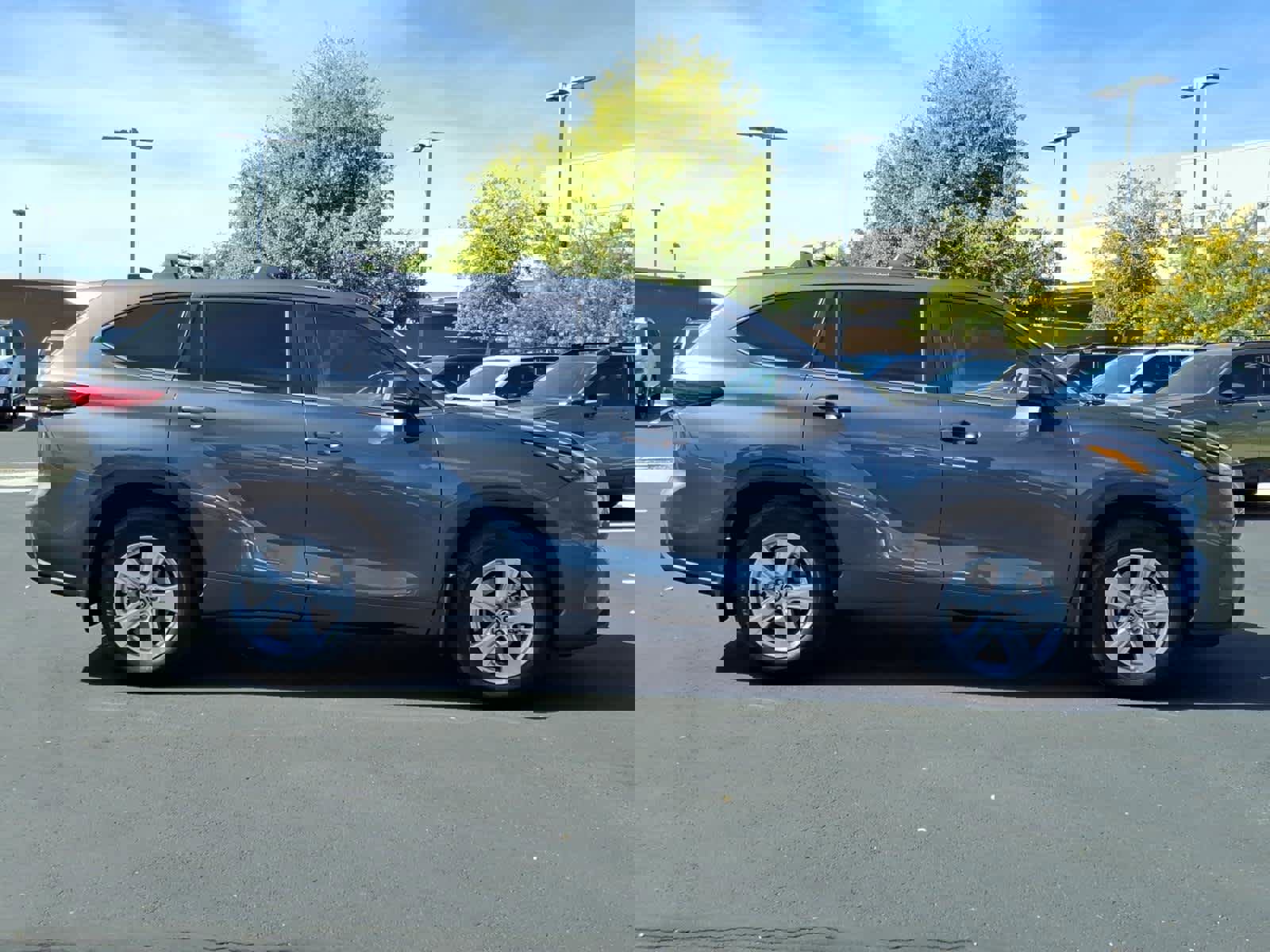 Used 2023 Toyota Highlander L image 8